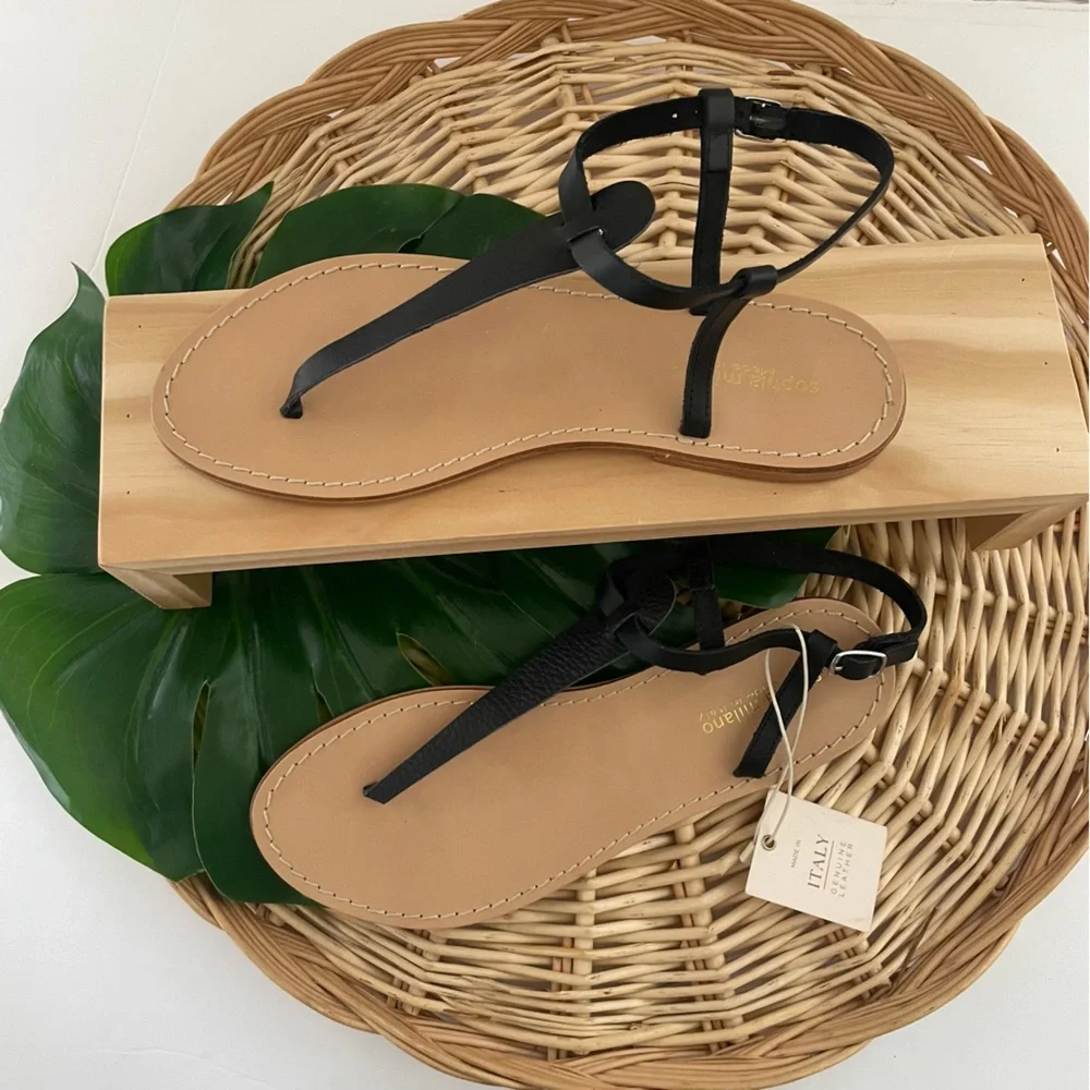 Sophia Milano Made in Italy Black leather uppers thong sandals NWT Size 8